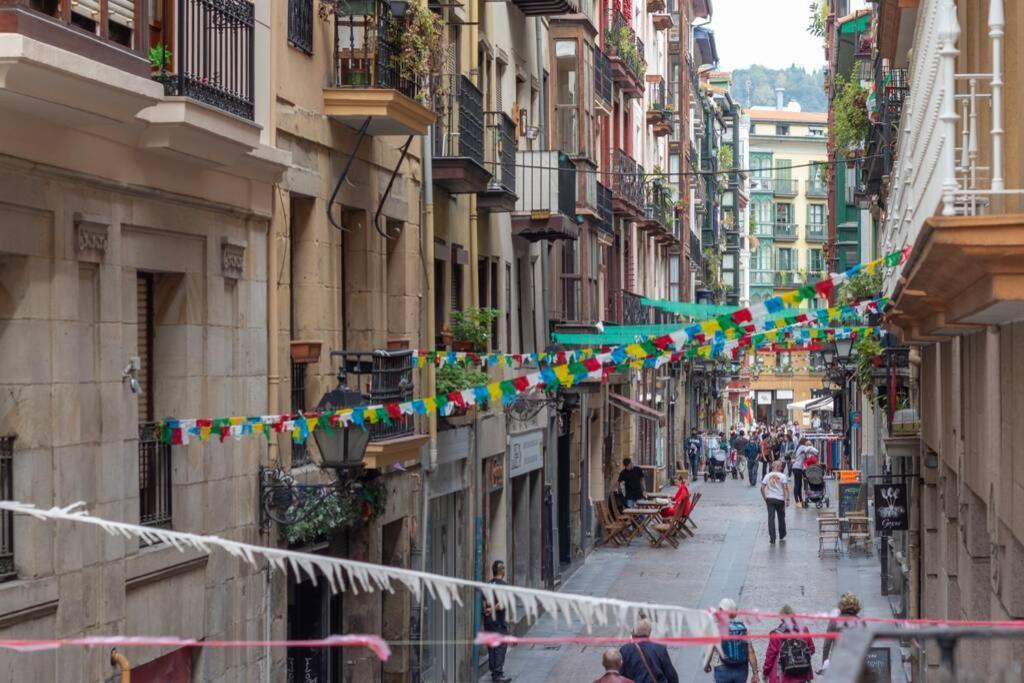 Precioso Apartamento En Antiguo Palacio Bilbao Exteriör bild